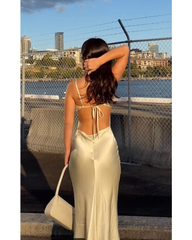 Halter strap little V dress