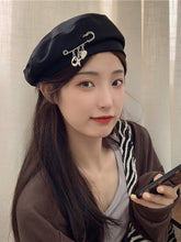 Retro Metal Pin Casual Beret