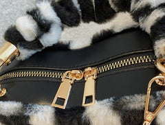 Fashionable Chequered Love Crossbody Bag