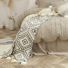 Printed Tasseled Pompom Triming Knit Blankets
