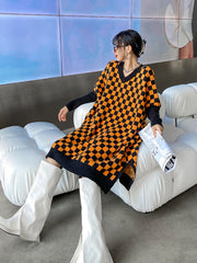 Loose Plaid V-Neck Knitted Midi Dress