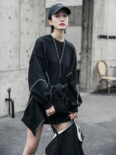 Black Loose Line Splicing Round Neck Sweatshirt