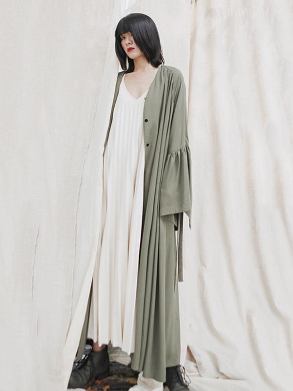 Vintage Roomy Sleeveless Pleated V-Neck Dress