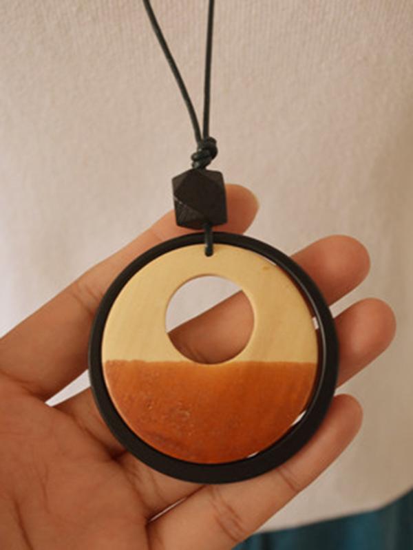 Geometric Circle Two-Color Wood Chip Long Necklace