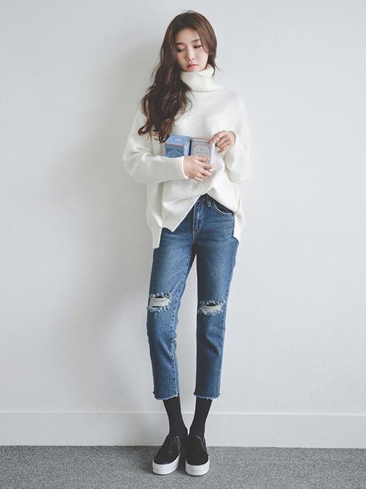 White Knitting Split-side High-neck Sweater