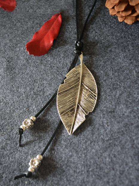 Leaf Pendant Tasseled Necklace