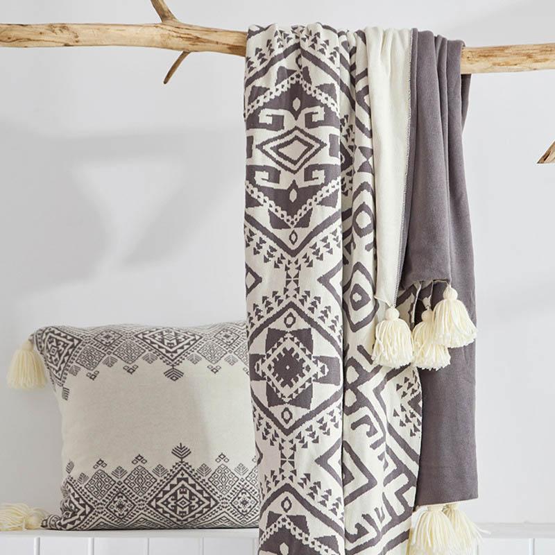 Printed Tasseled Pompom Triming Knit Blankets