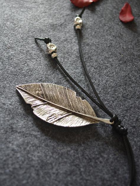 Leaf Pendant Tasseled Necklace