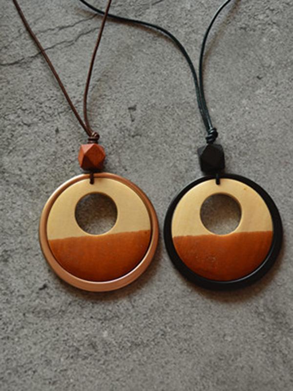 Geometric Circle Two-Color Wood Chip Long Necklace