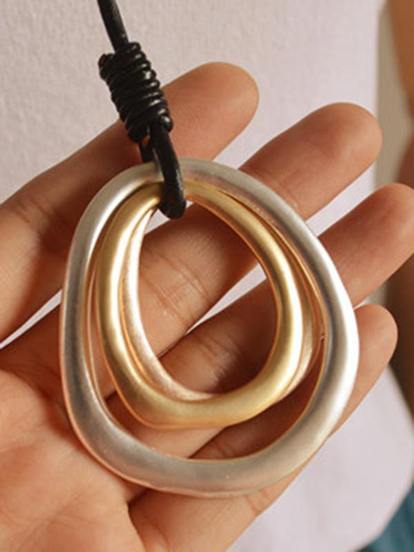 Simple Cropped Circles Necklace