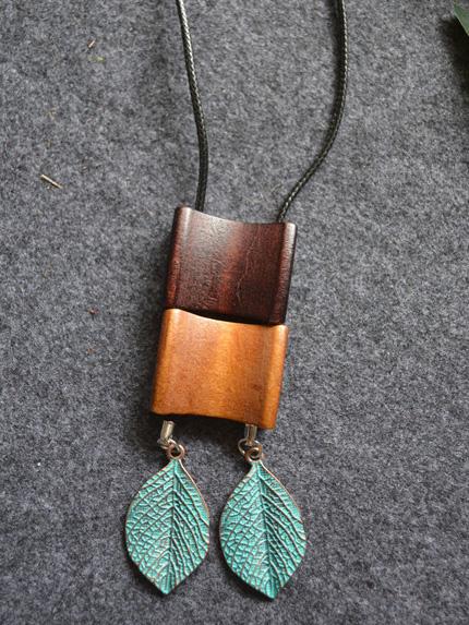 Wood Geometric Copper Green Leaves Necklace