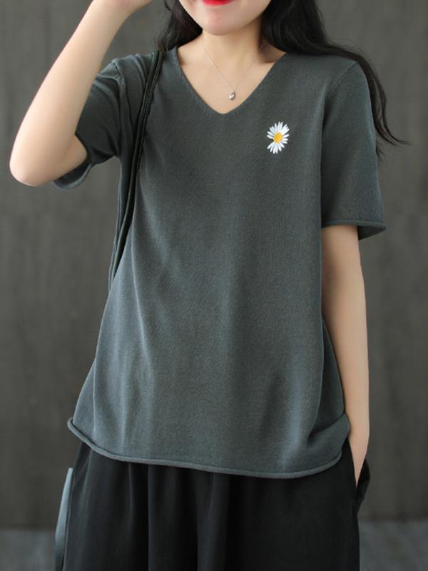 Loose Daisy Embroidered V-Neck T-Shirts