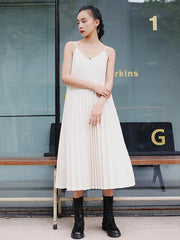 Vintage Roomy Sleeveless Pleated V-Neck Dress