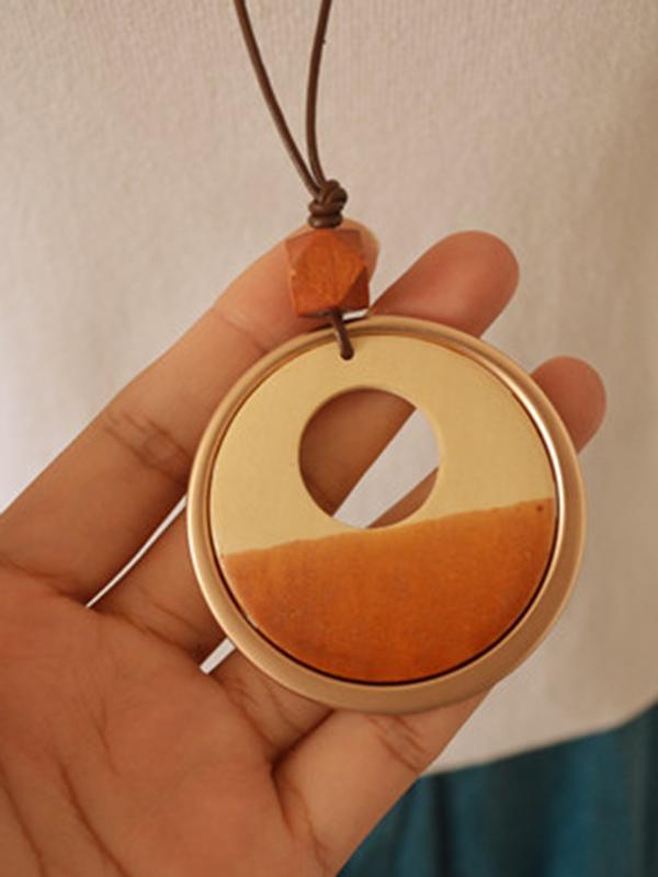 Geometric Circle Two-Color Wood Chip Long Necklace