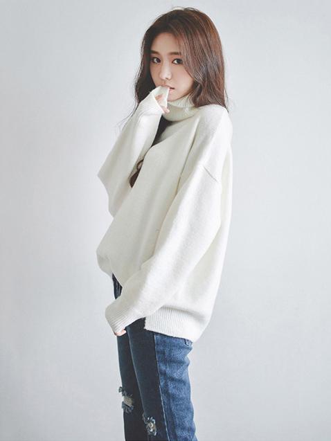 White Knitting Split-side High-neck Sweater