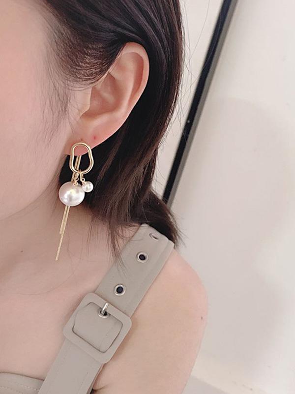 Fashion Asymmetric Alloy Tasseled Earrings