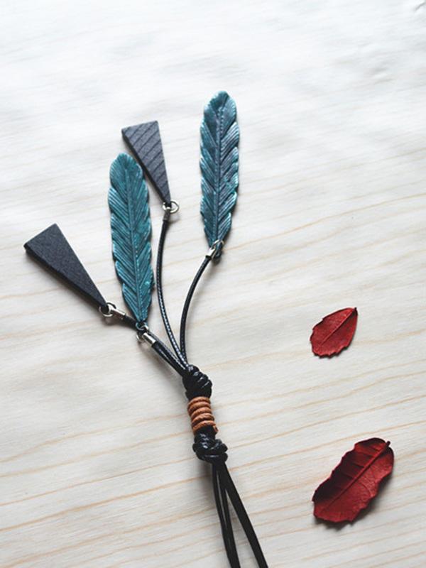 Wood Tasseled Leaf Necklace