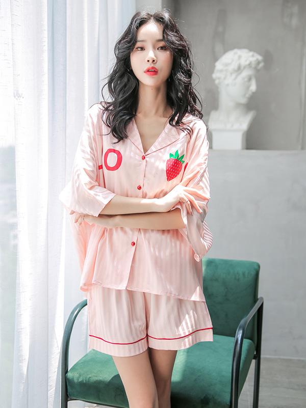 Two-Pieces Comfortable Ice Silk Loose Strawberry Print Pyjamas Suit