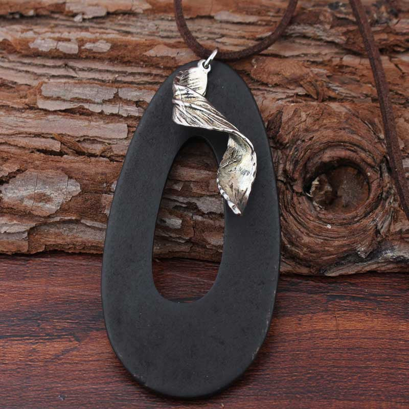 Vintage Wooden Necklace Personality Oval Wooden Leaf Pendant